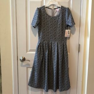 LuLaRoe Short-sleeved gray and white Amelia dress